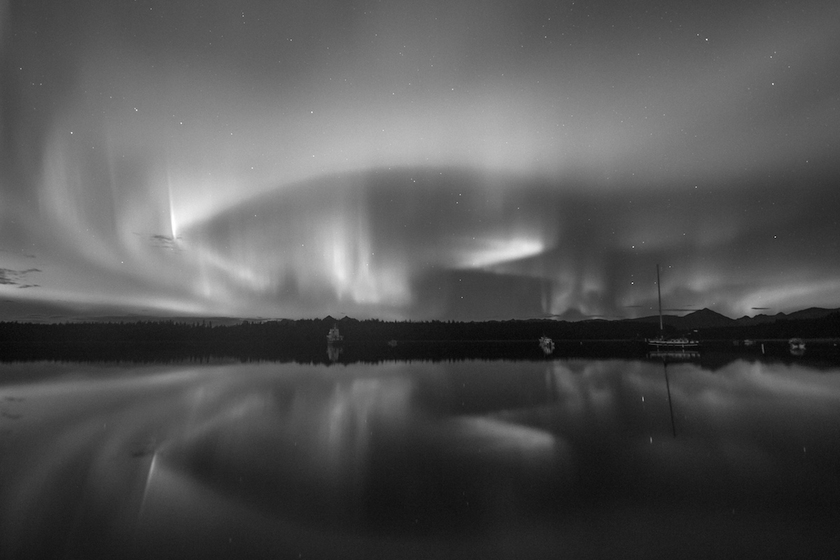 northern-lights-in-black-and-white.jpg